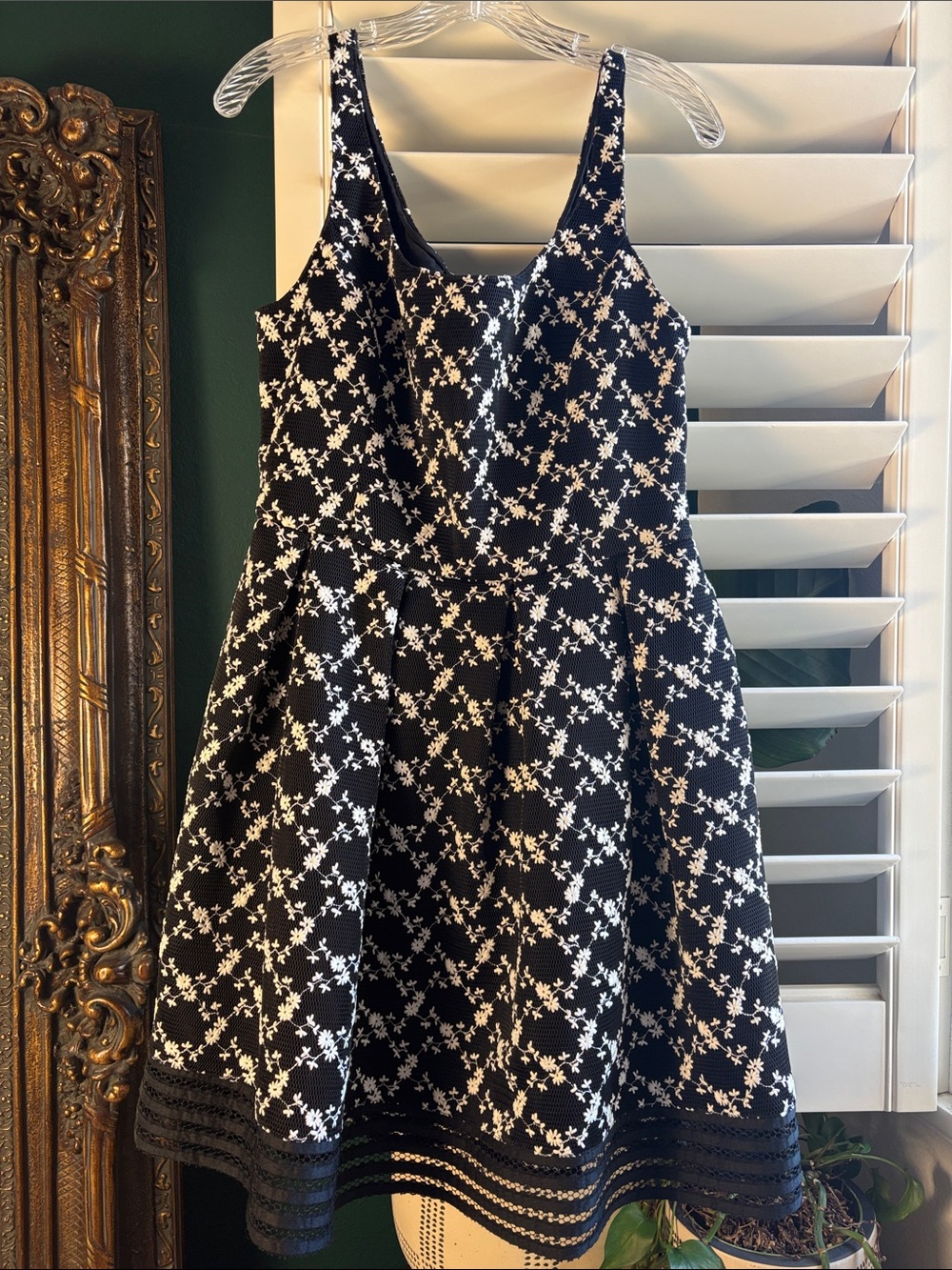 Sachin & Babi Black White Embroidered Fit & Flare Dress Sz 12 with pockets
